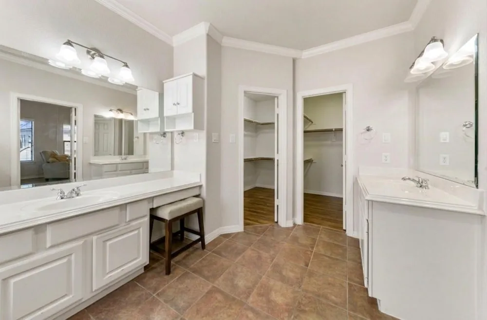 2922 Royal Oaks Crest Houston, TX 77082