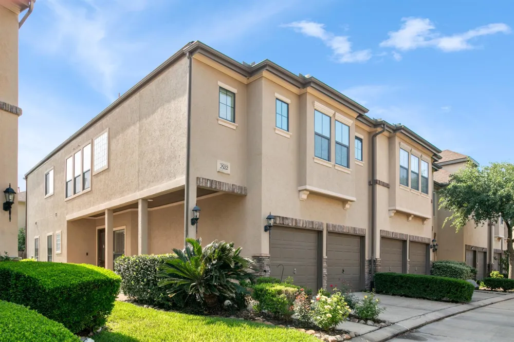 2922 Royal Oaks Crest Houston, TX 77082