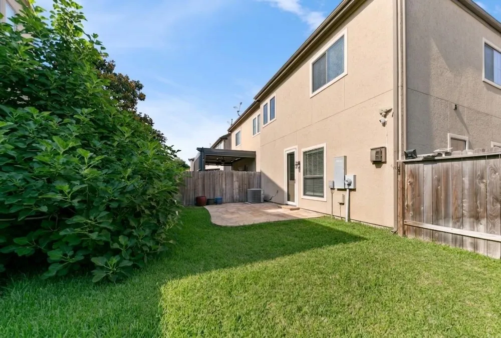 2922 Royal Oaks Crest Houston, TX 77082
