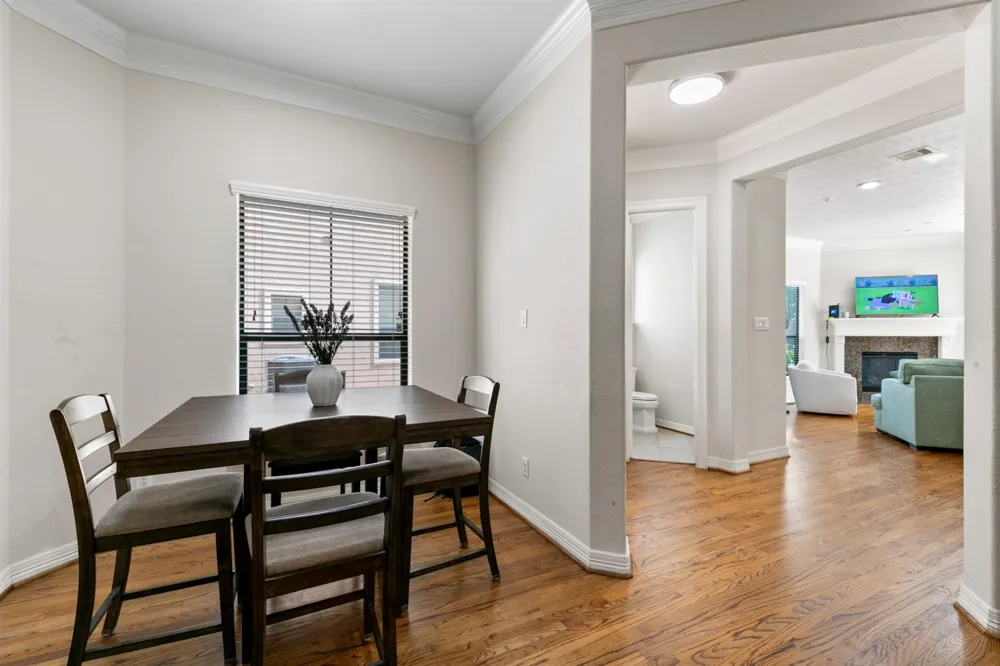 2922 Royal Oaks Crest Houston, TX 77082