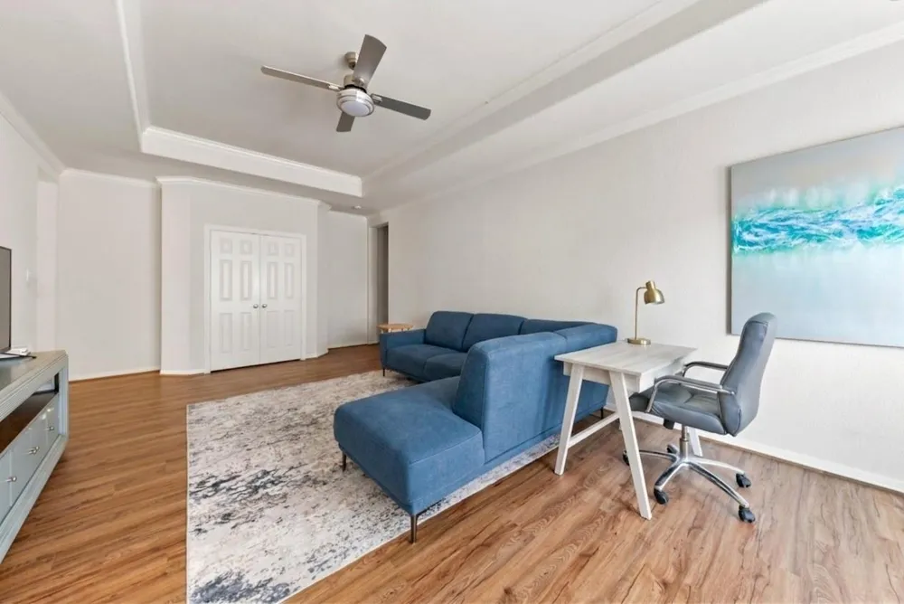 2922 Royal Oaks Crest Houston, TX 77082