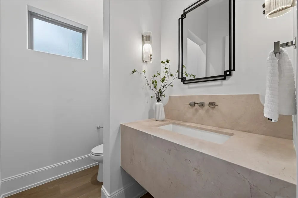 515 W 33rd Street Houston, TX 77018