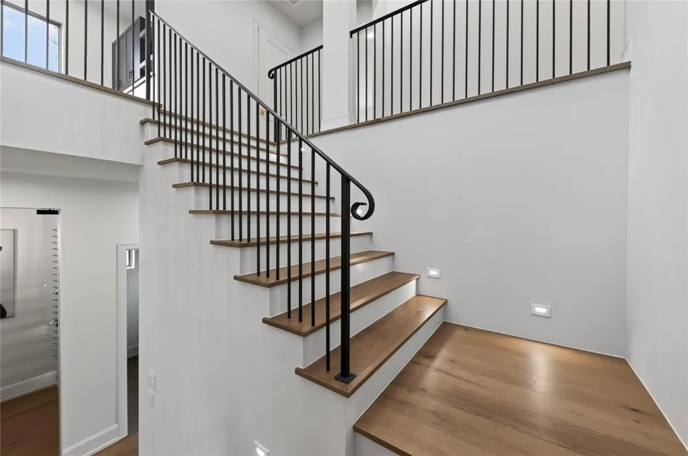 515 W 33rd Street Houston, TX 77018