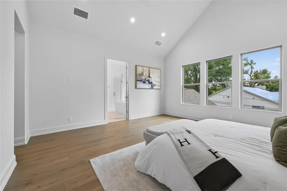 515 W 33rd Street Houston, TX 77018
