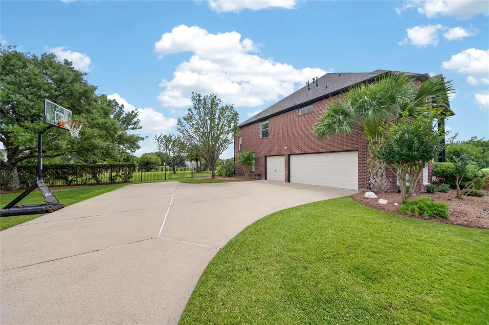 8826 Crown Jewel Drive Richmond, TX 77469