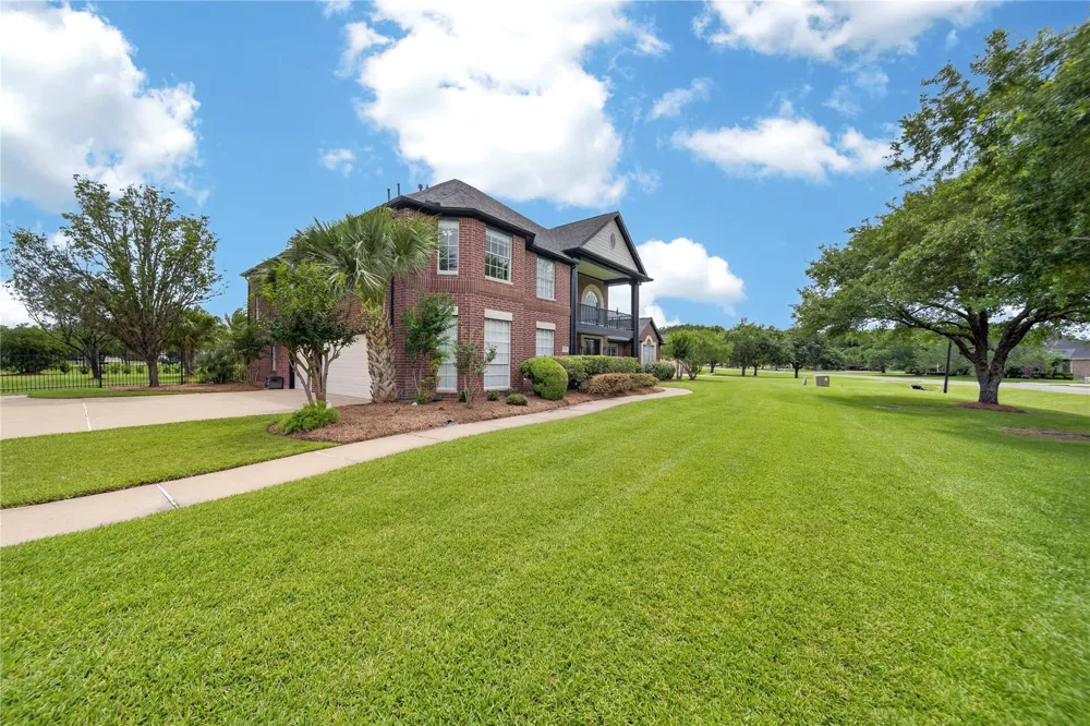 8826 Crown Jewel Drive Richmond, TX 77469