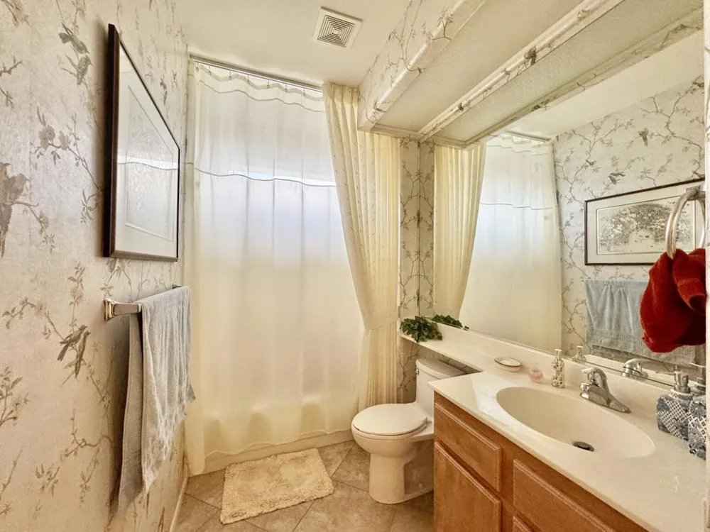 38517 Fallbrook Avenue Palm Desert, CA 92211