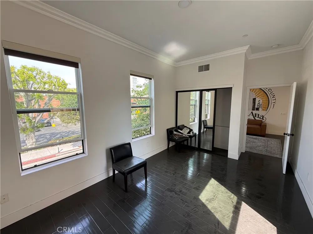 190 W 3rd Street Santa Ana, CA 92701