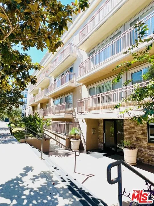 141 S Clark Drive #409 Los Angeles, CA 90048