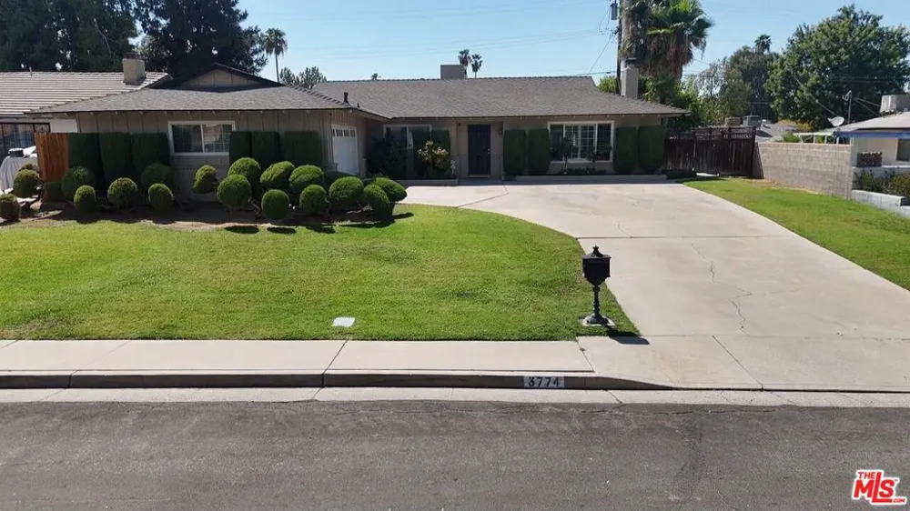 3774 Dalehurst Drive Bakersfield, CA 93306