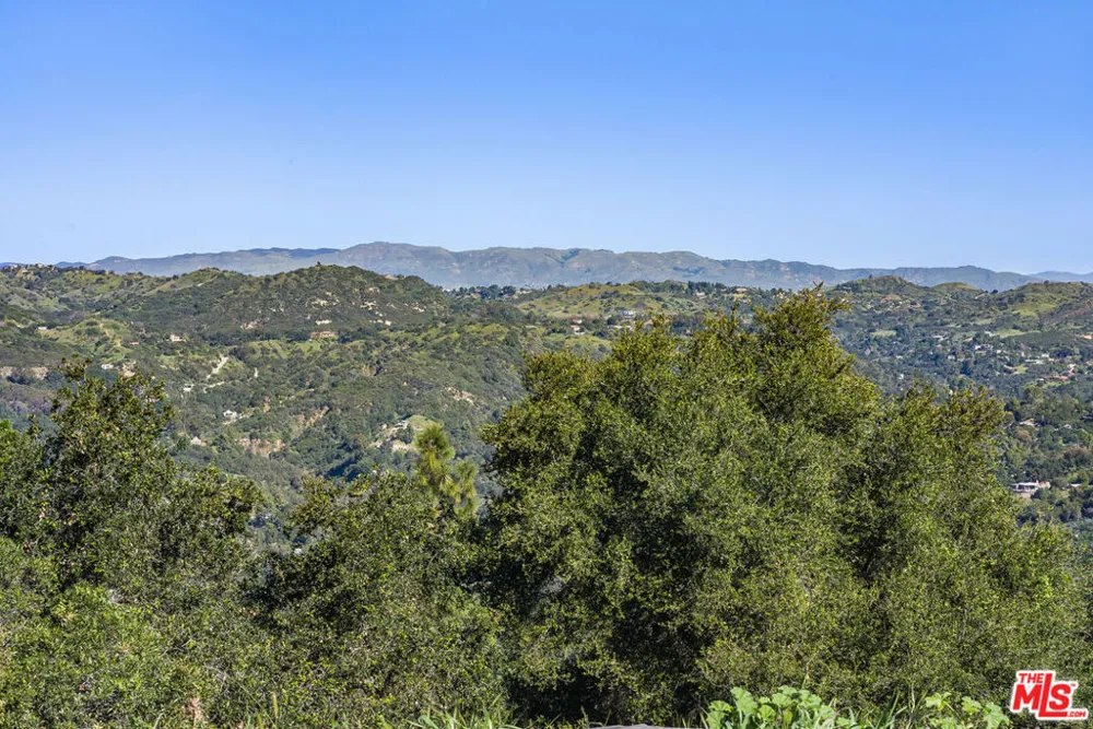 20681 Medley Lane Topanga, CA 90290