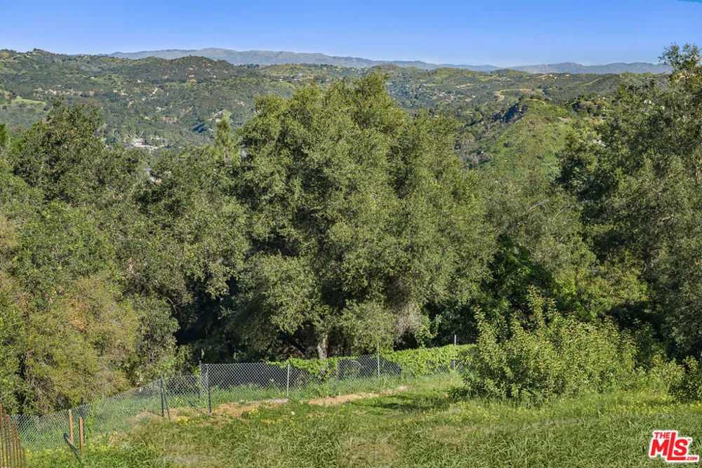 20681 Medley Lane Topanga, CA 90290