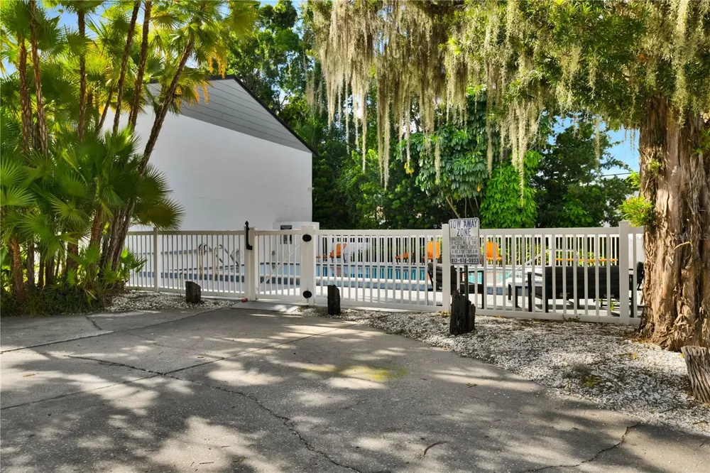 3109 W HORATIO STREET #16 Tampa, FL 33609