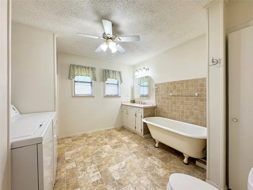 702 Avenue B Santa Anna, TX 76878