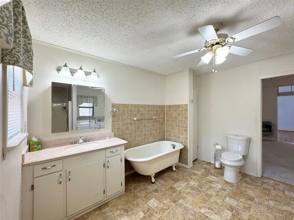 702 Avenue B Santa Anna, TX 76878