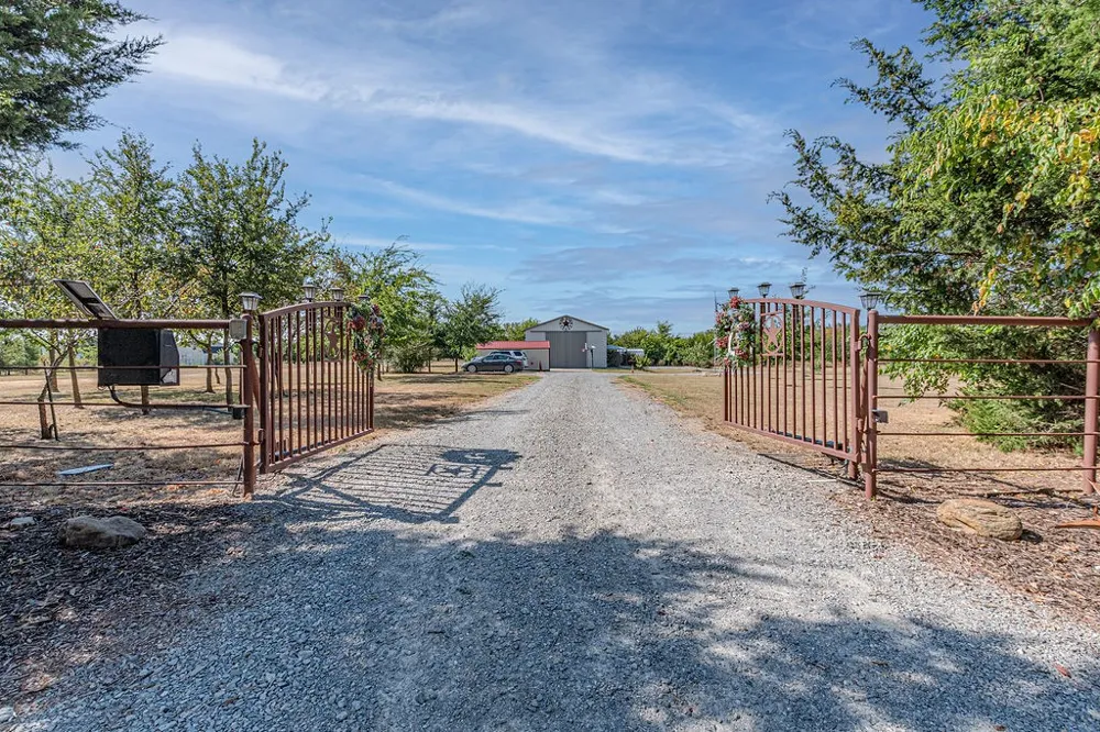 4129 County Road 4111 Campbell, TX 75422
