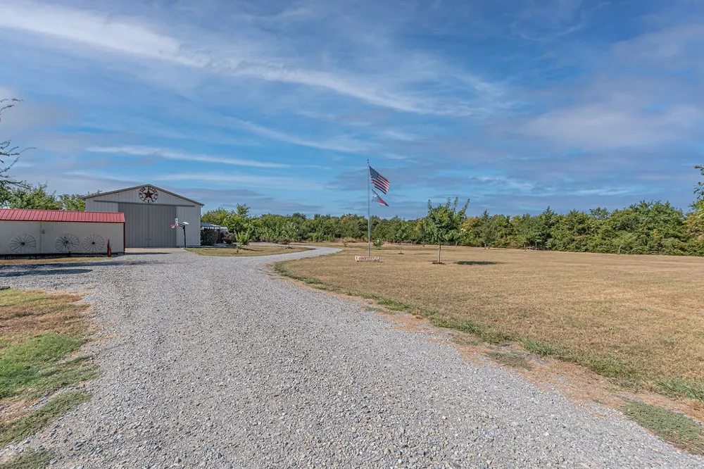 4129 County Road 4111 Campbell, TX 75422