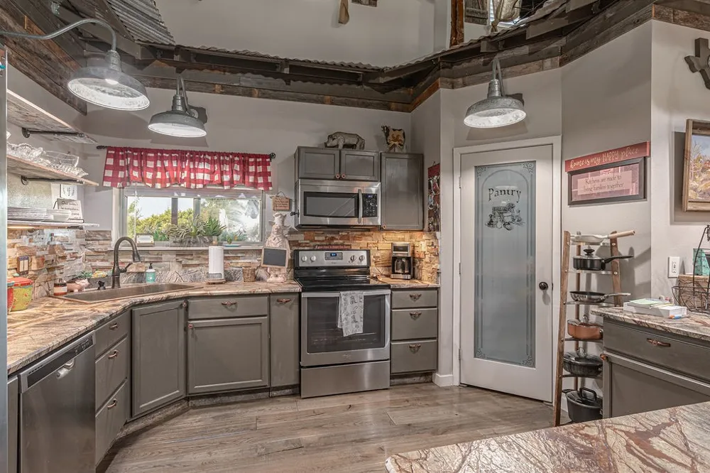 4129 County Road 4111 Campbell, TX 75422