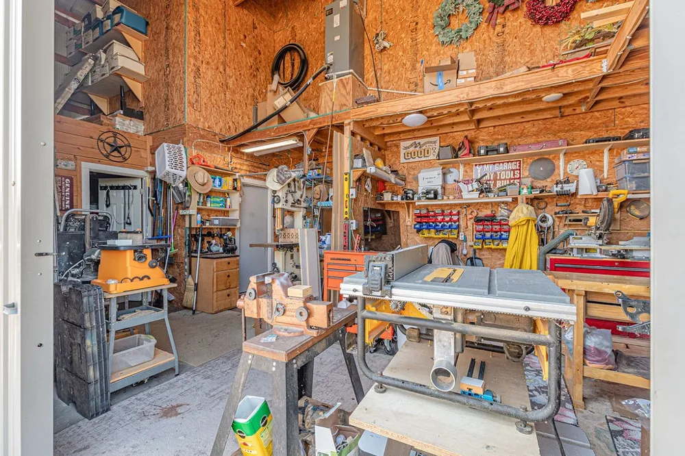 4129 County Road 4111 Campbell, TX 75422