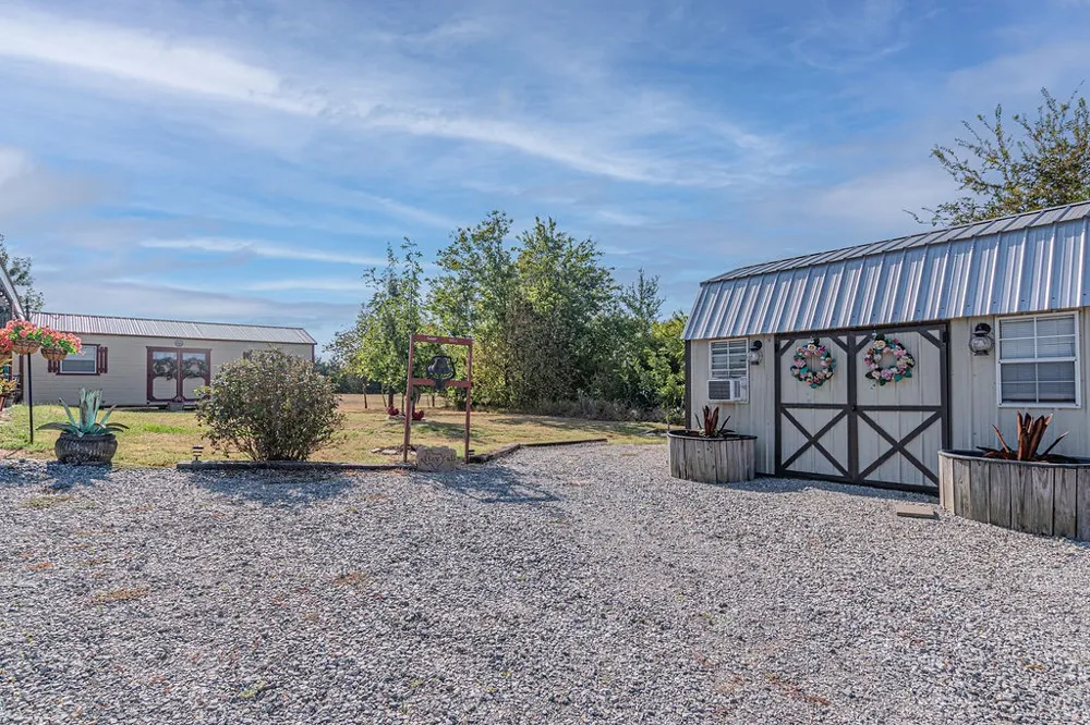 4129 County Road 4111 Campbell, TX 75422
