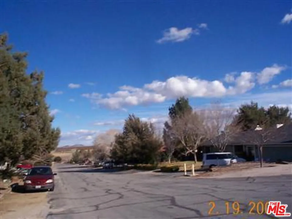 Queensglen Avenue Palmdale, CA 93591