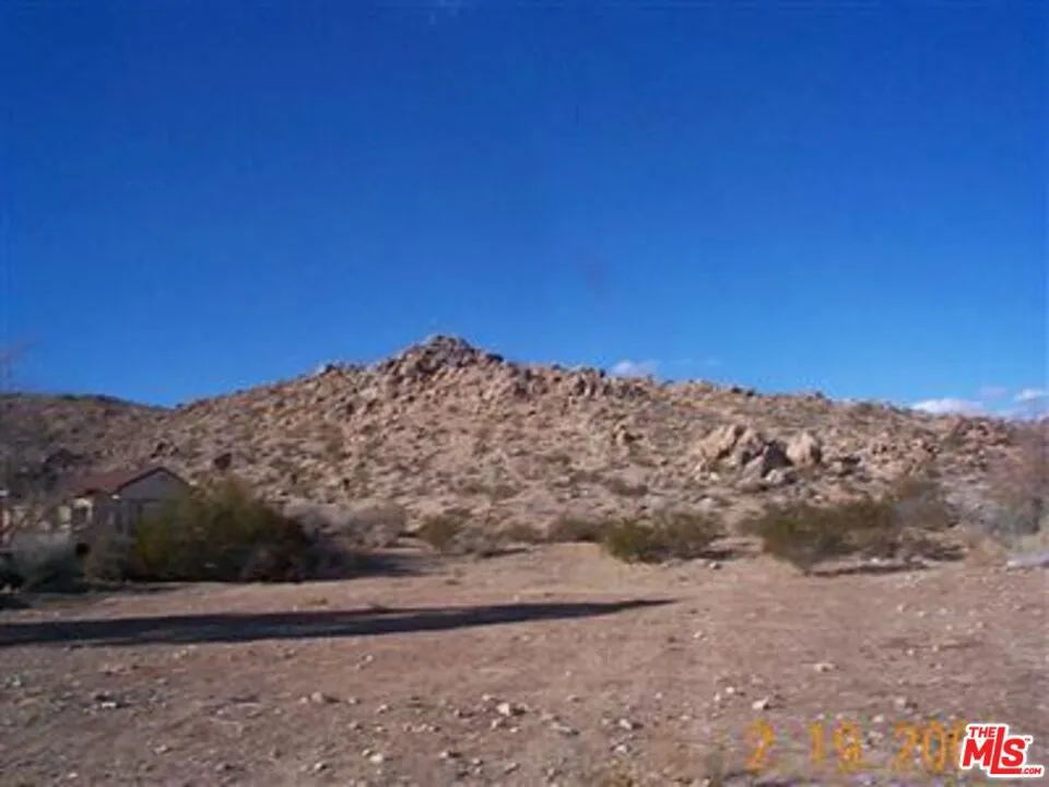 Queensglen Avenue Palmdale, CA 93591