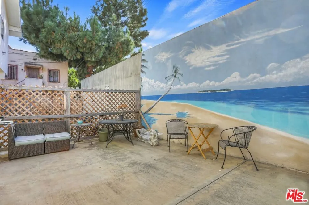 1753 KENMORE AVENUE Los Angeles, CA 90027