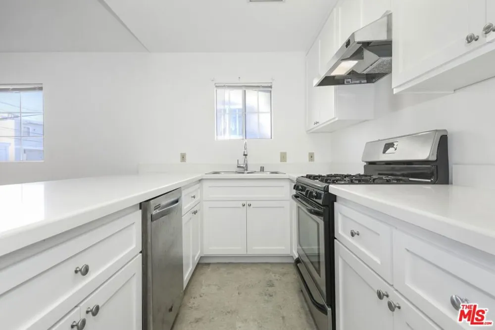 1753 KENMORE AVENUE Los Angeles, CA 90027