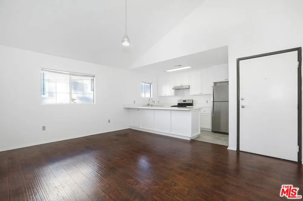 1753 KENMORE AVENUE Los Angeles, CA 90027