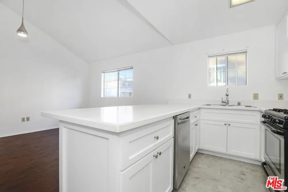 1753 KENMORE AVENUE Los Angeles, CA 90027