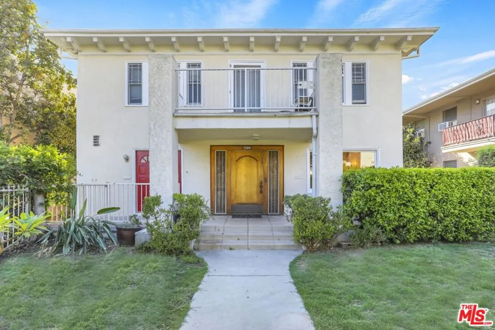 1753 KENMORE AVENUE Los Angeles, CA 90027