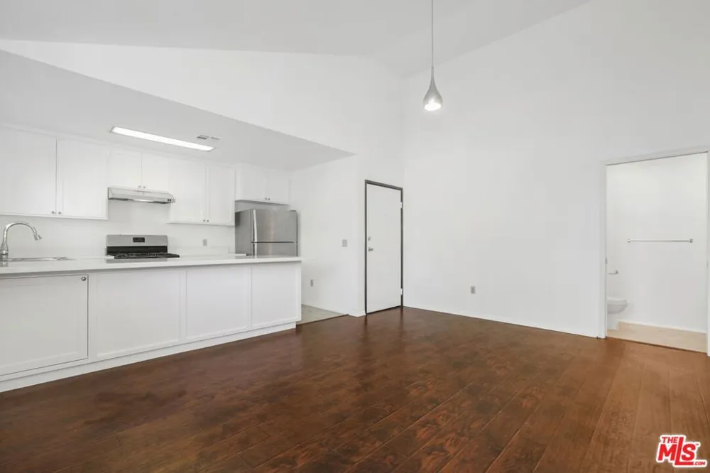 1753 KENMORE AVENUE Los Angeles, CA 90027