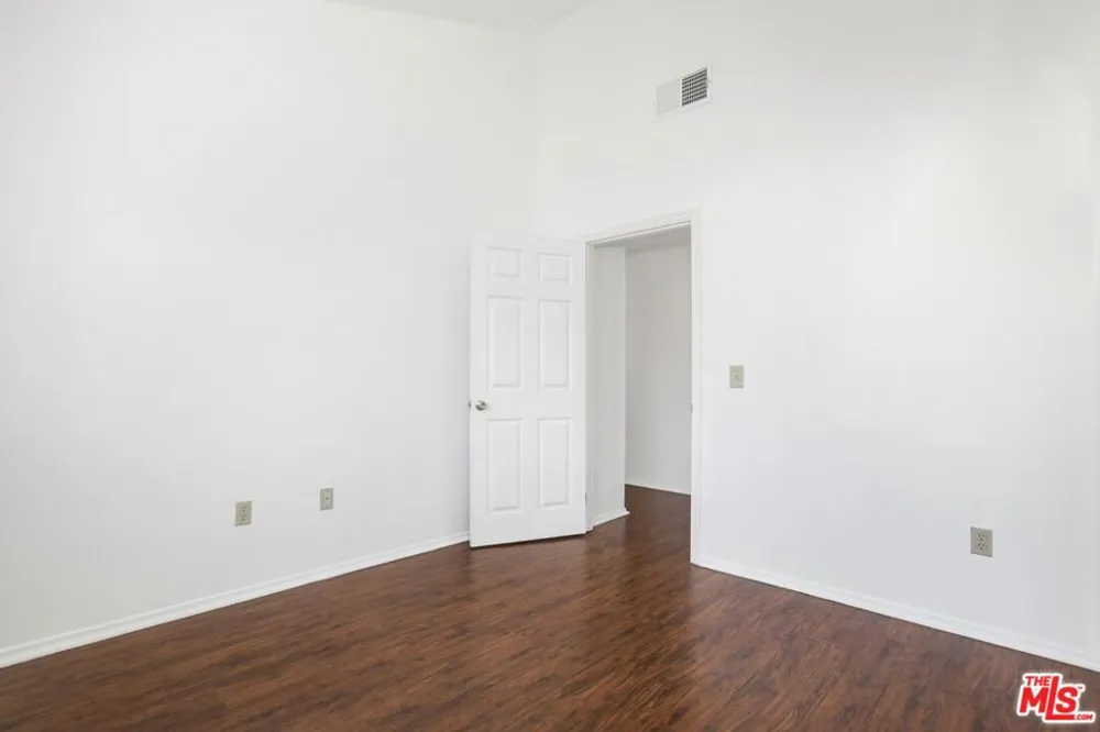 1753 KENMORE AVENUE Los Angeles, CA 90027