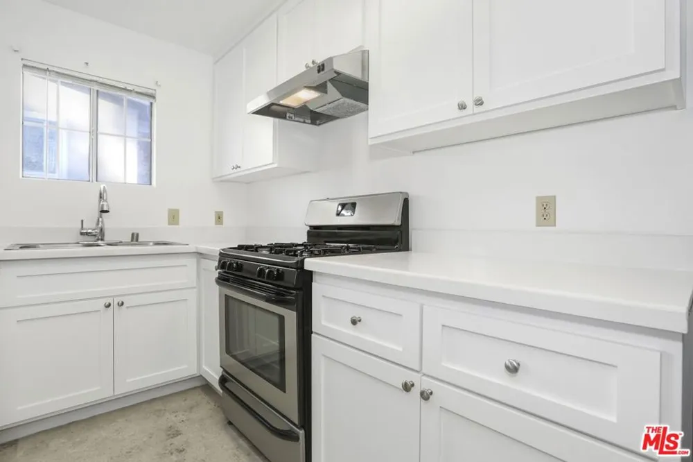 1753 KENMORE AVENUE Los Angeles, CA 90027