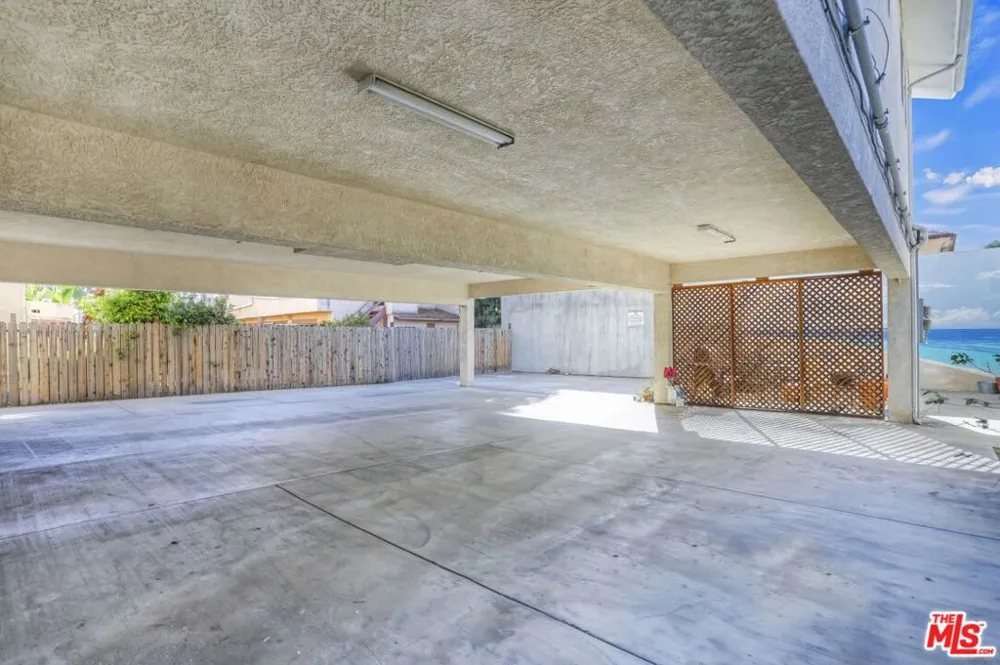 1753 KENMORE AVENUE Los Angeles, CA 90027
