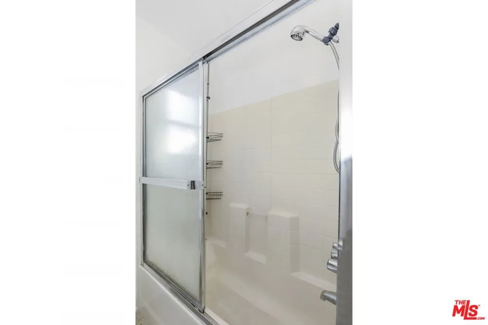 1753 KENMORE AVENUE Los Angeles, CA 90027