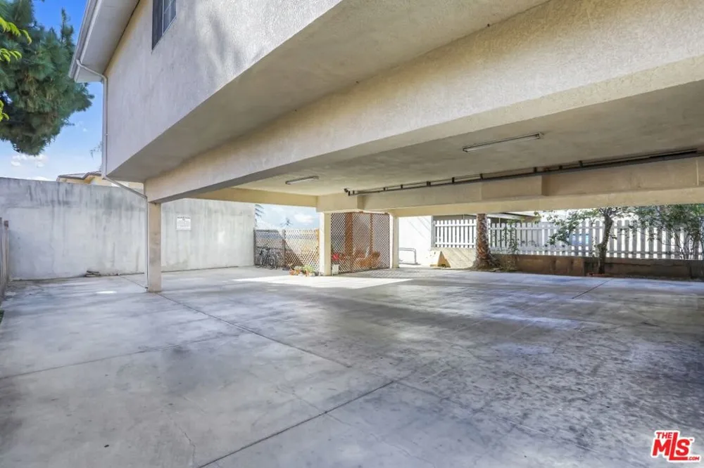 1753 KENMORE AVENUE Los Angeles, CA 90027