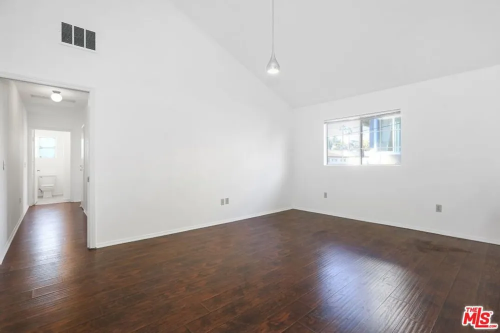1753 KENMORE AVENUE Los Angeles, CA 90027