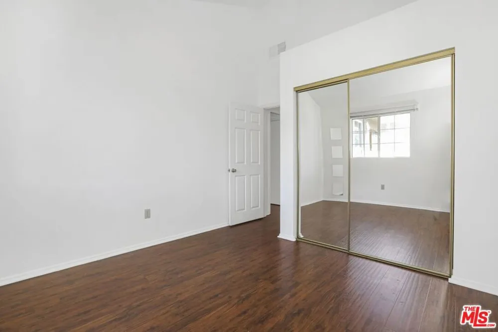 1753 KENMORE AVENUE Los Angeles, CA 90027