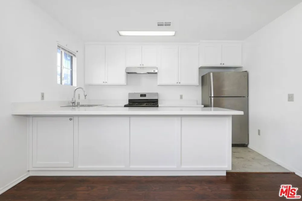 1753 KENMORE AVENUE Los Angeles, CA 90027
