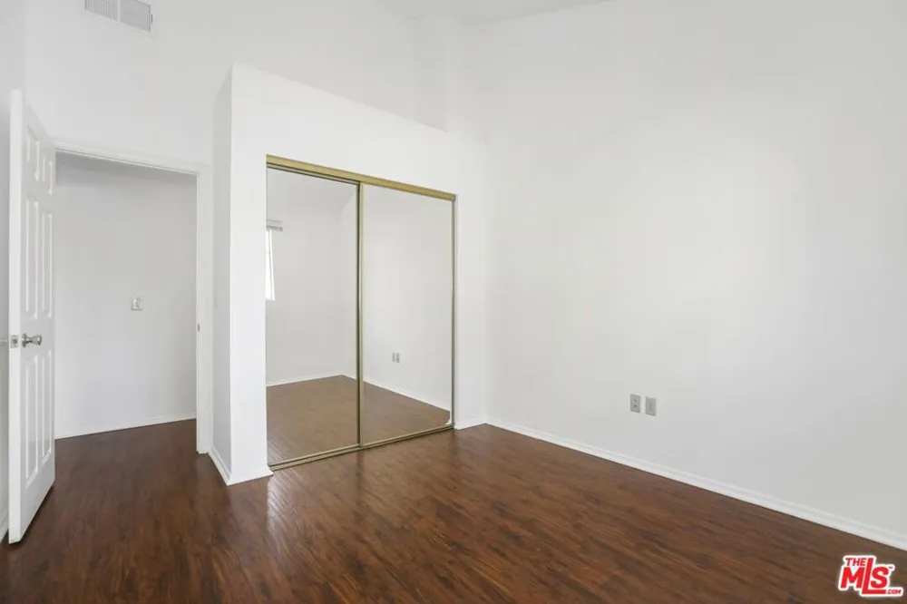 1753 KENMORE AVENUE Los Angeles, CA 90027