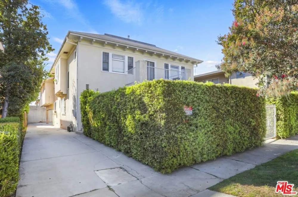 1753 KENMORE AVENUE Los Angeles, CA 90027