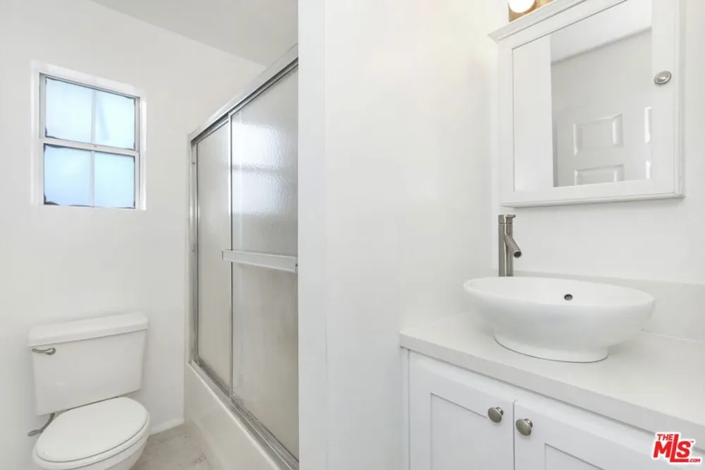 1753 KENMORE AVENUE Los Angeles, CA 90027