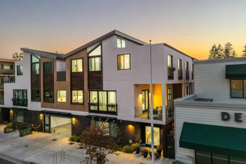 920 Woodside Road