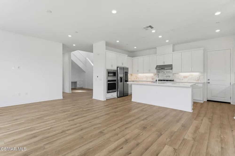 24582 Camino Canoa Valencia, CA 91354