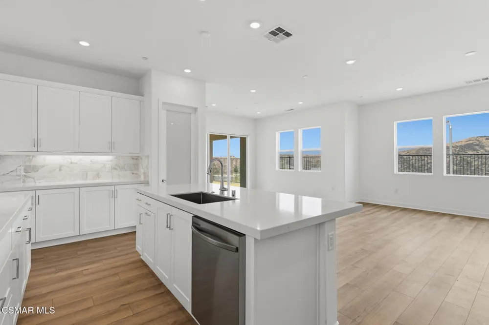 24582 Camino Canoa Valencia, CA 91354