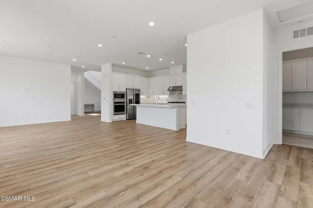 24582 Camino Canoa Valencia, CA 91354