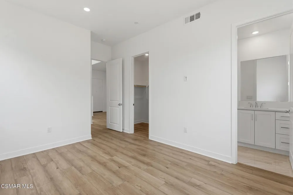 24582 Camino Canoa Valencia, CA 91354