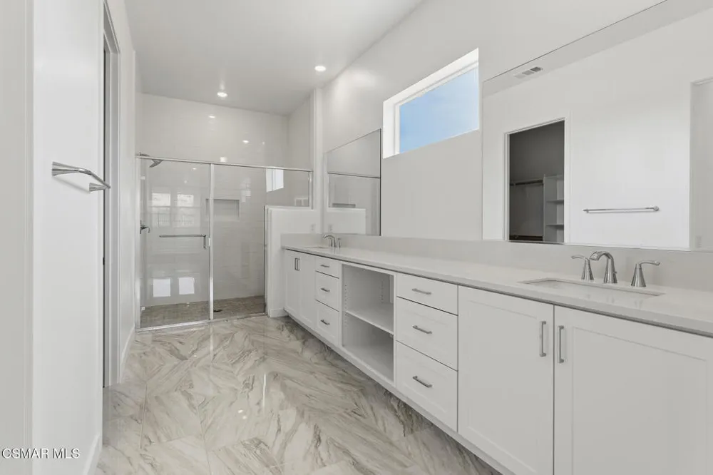 24582 Camino Canoa Valencia, CA 91354