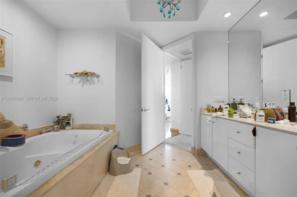 100 S Pointe Dr #1709 Miami Beach, FL 33139